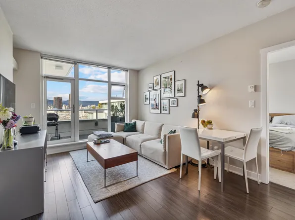 1777 W 7th Ave #820, Vancouver, BC V6J 0E5