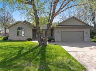 950 Pheasant Creek Dr, Oshkosh, WI 54904