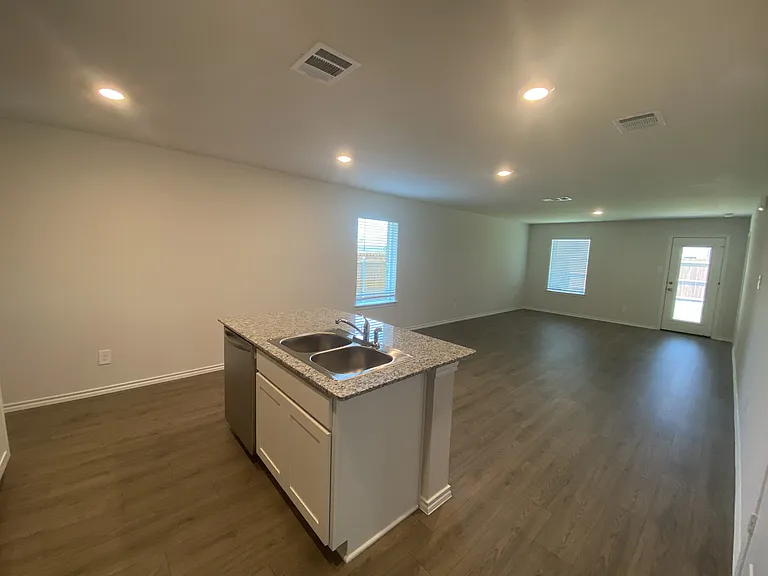 1818 Potomac Ln — Photo 6