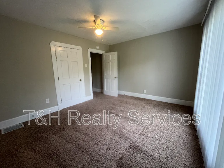 1531 Sturm Ave — Photo 12
