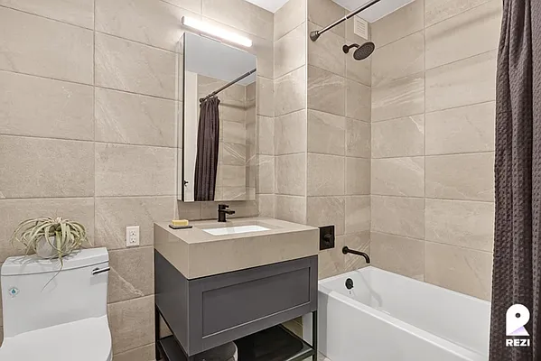 Rented by REZI | media 4