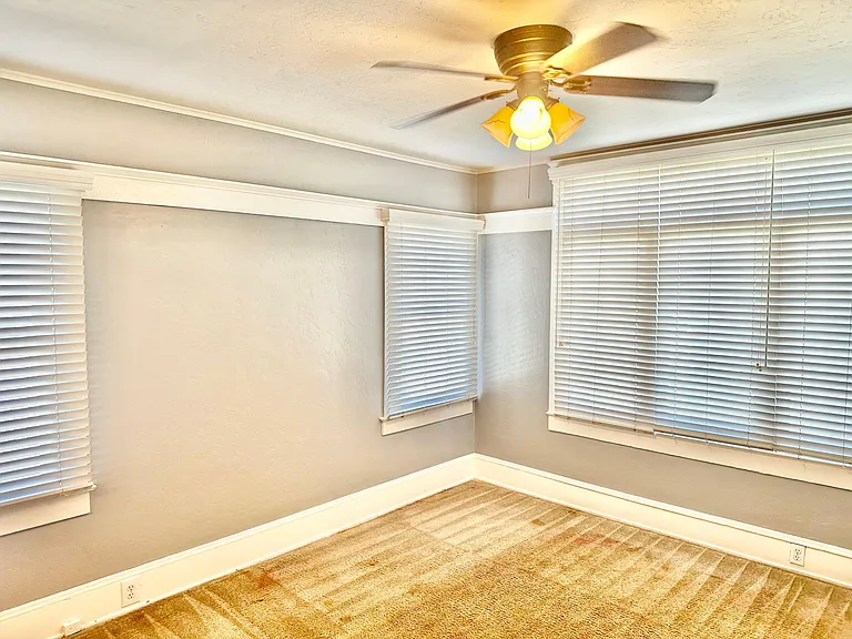 1257 N Thorne Ave — Photo 15