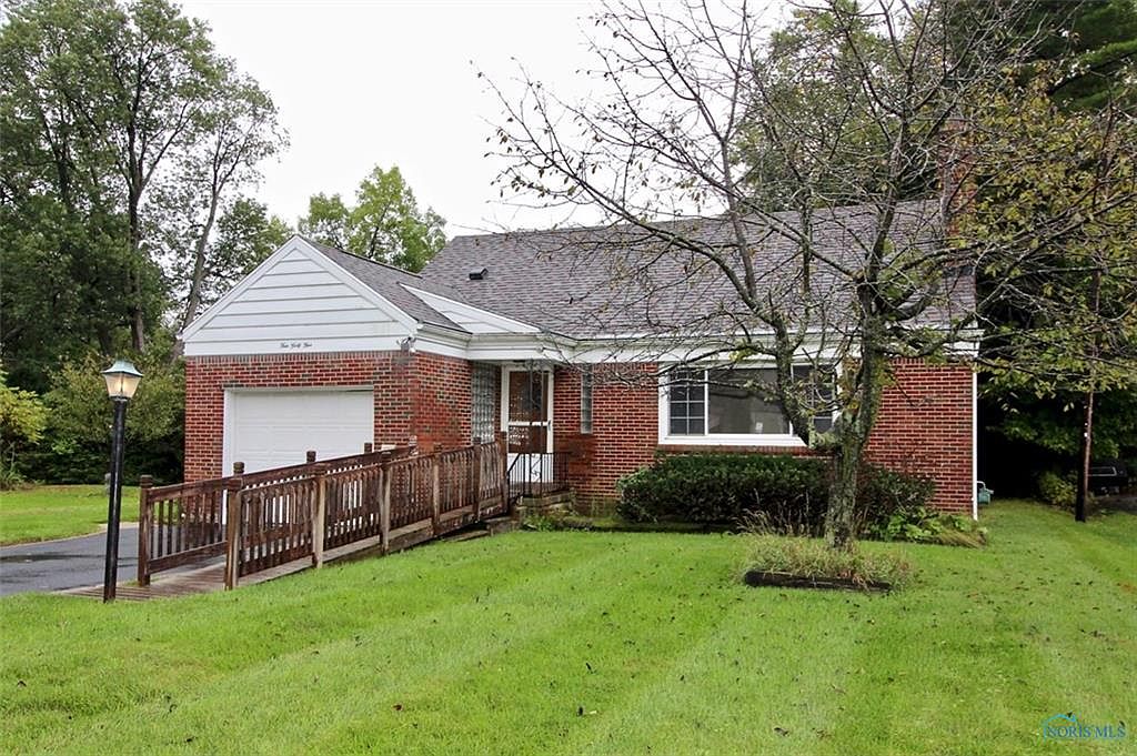 445 Hillside Dr, Rossford, OH 43460 Zillow