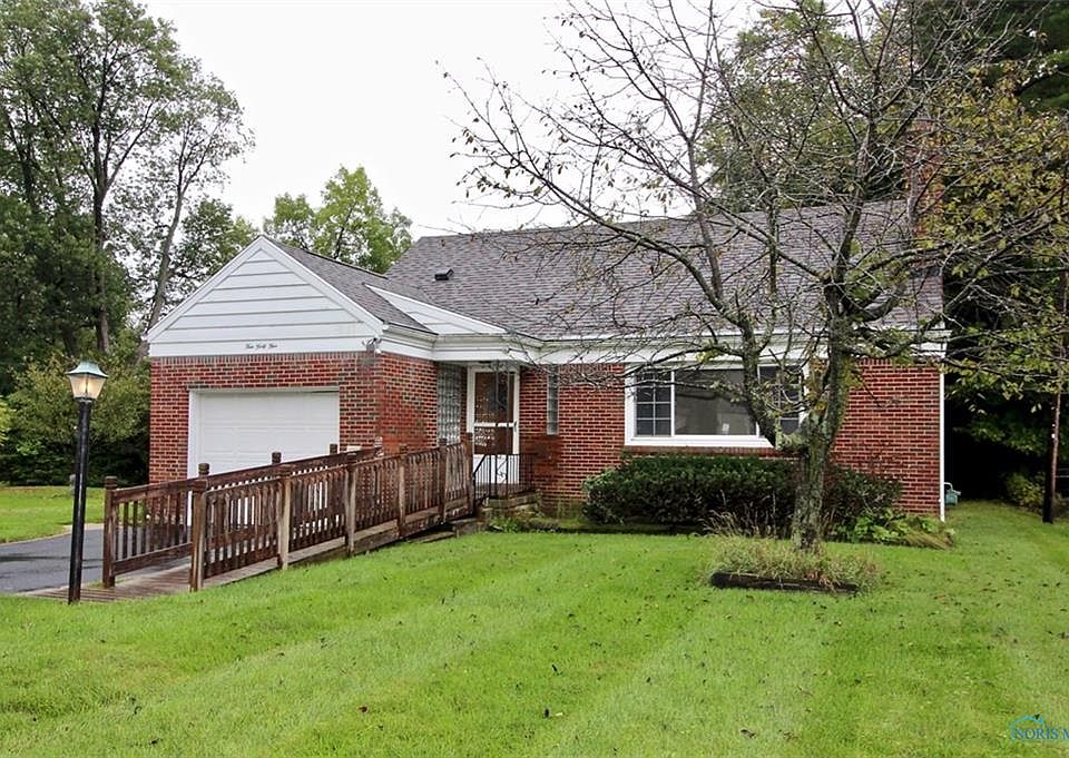 1st image of 445 Hillside Dr