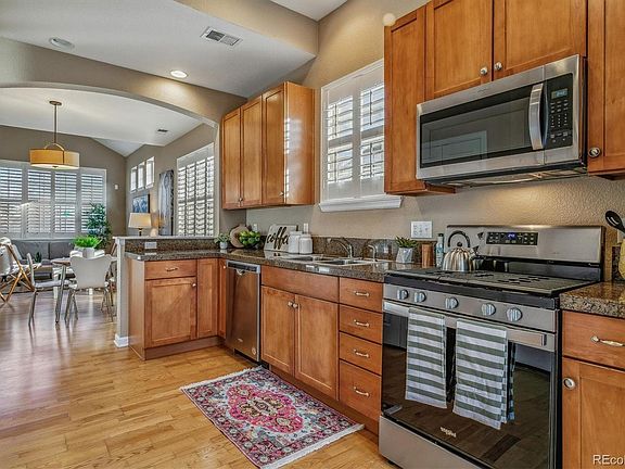 4th image of 755 Roslyn Street #11