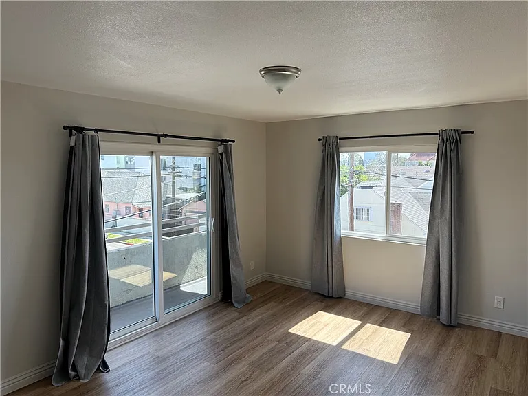 400 N Hobart Blvd #304 — Photo 6