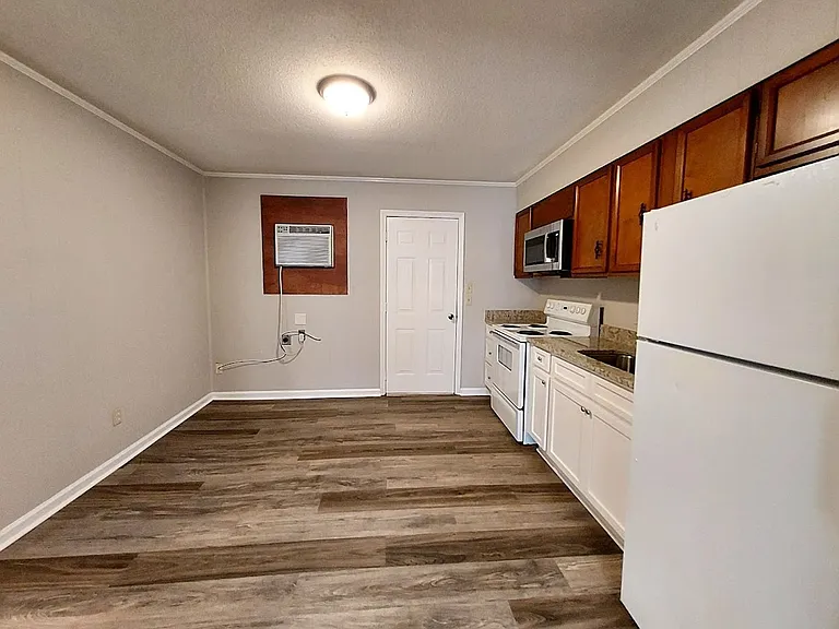 305 Club Rd — Photo 5
