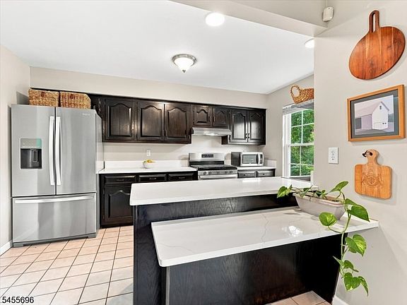 3rd image of 74 Freemont Ct