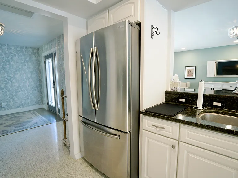 330 N Tessier Dr — Photo 43