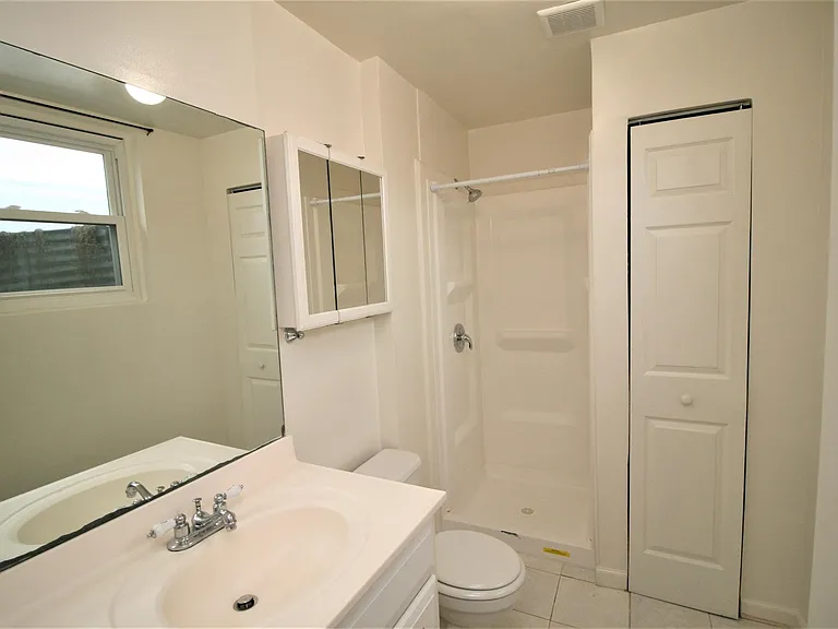 118 Middle Point Ct — Photo 24