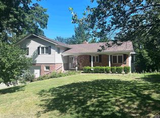 4909 SW Cedar Crest Rd, Topeka, KS 66606