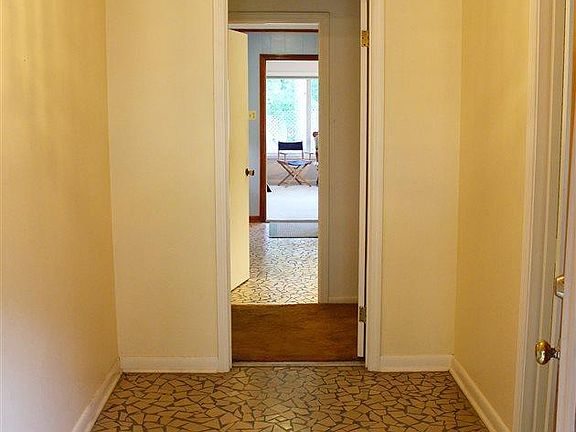 3rd image of 105 White Columns Dr