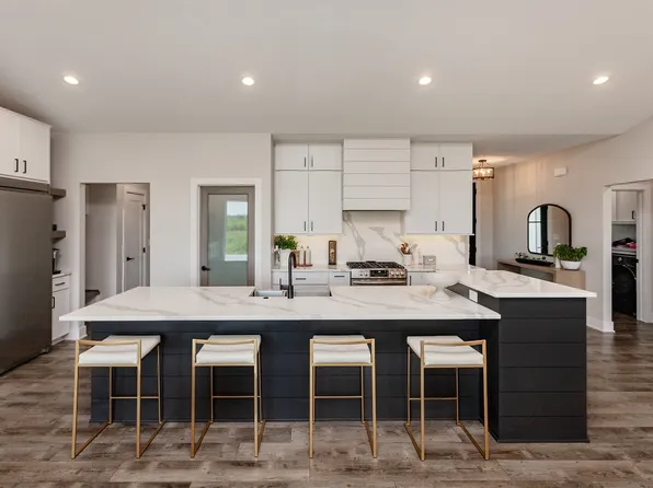 16320 Northpark Dr, Urbandale, IA 50323