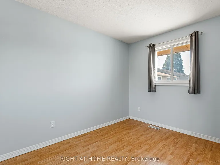4338 Meadowvale Ln — Photo 13