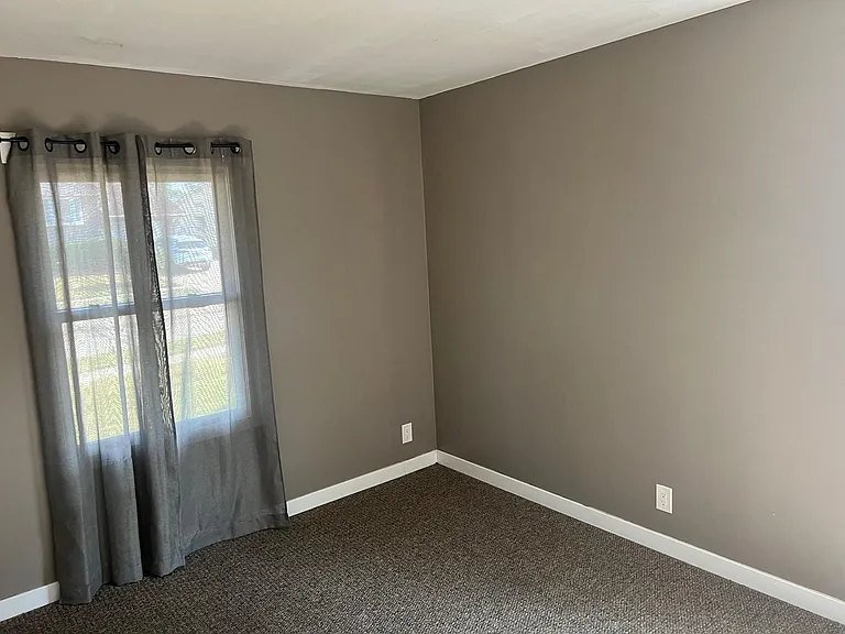 704 Halstead Ave — Photo 9
