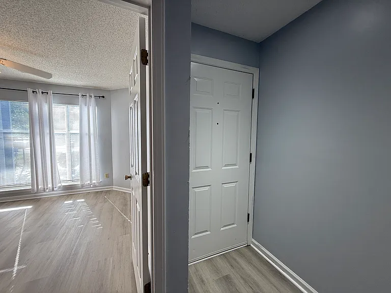 726 Southwest Dr — Photo 4