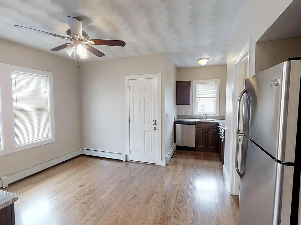 87 Pembroke Ave #2