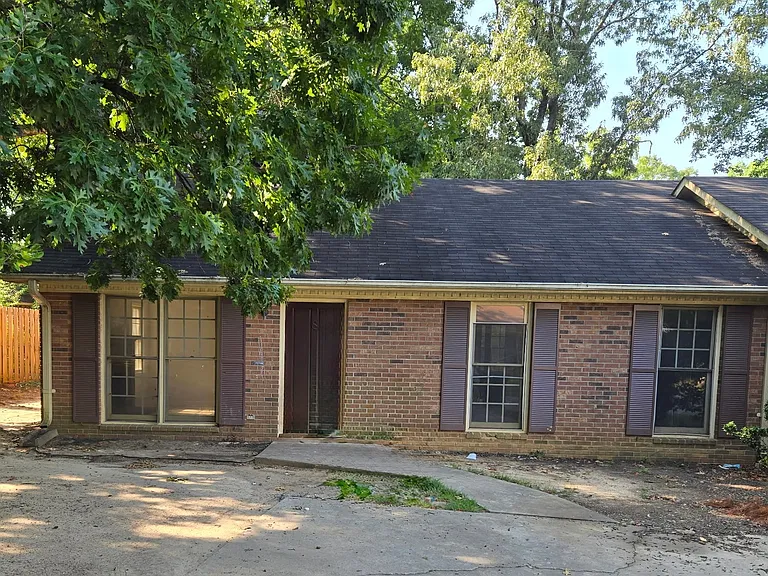 323 E Blackstock Rd #8 — Photo 1