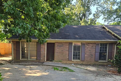 323 E Blackstock Rd Photo 1