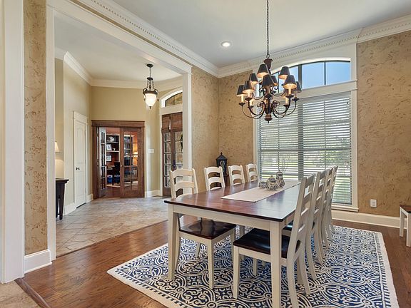 5th image of 2123 Winthrop Ct