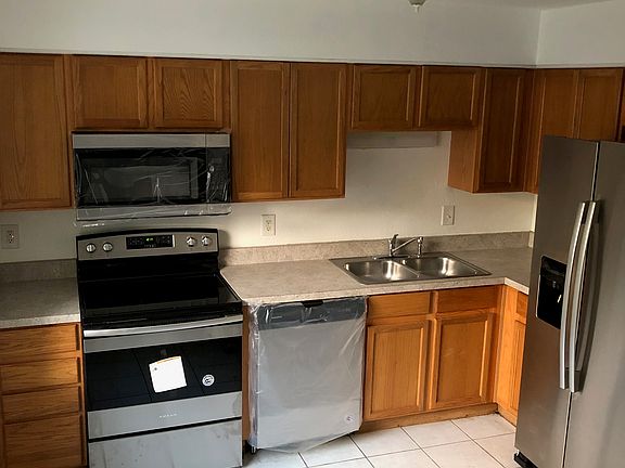 4th image of 13538 Embassy Park Ct