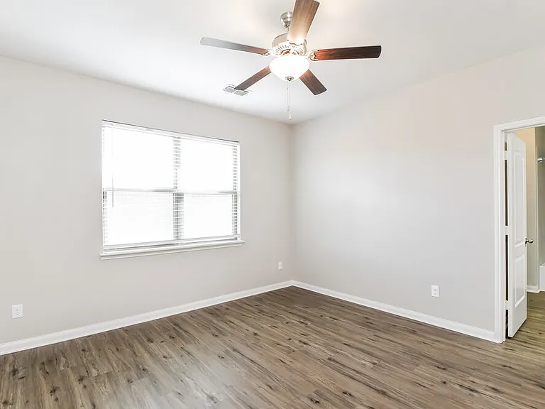 204 Aaron St — Photo 10