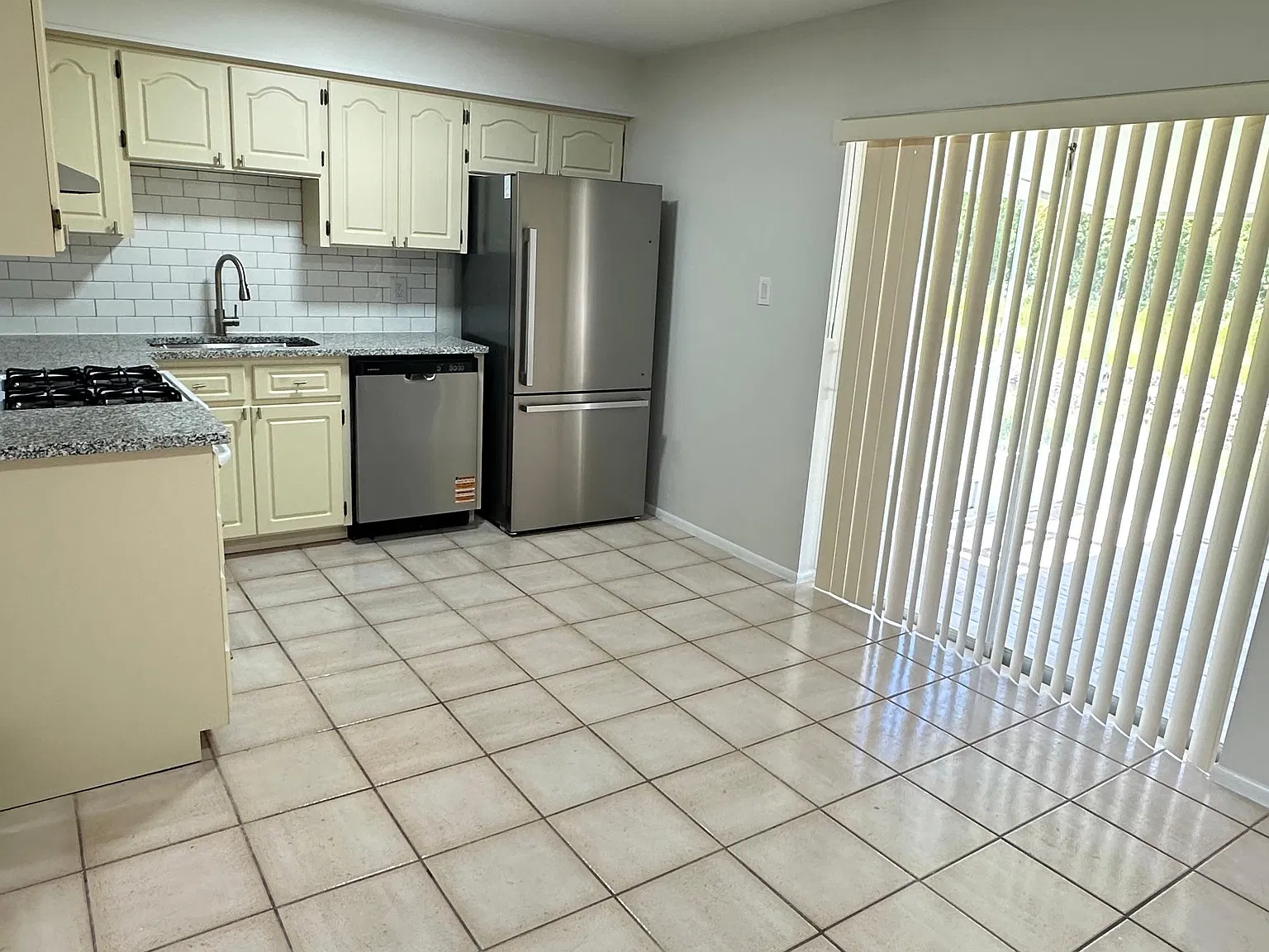 3 bed, 2.0 bath, 1100 sqft, $2,150 — Photo 4