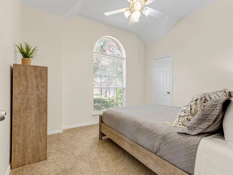 1438 Royal Oaks Dr — Photo 18