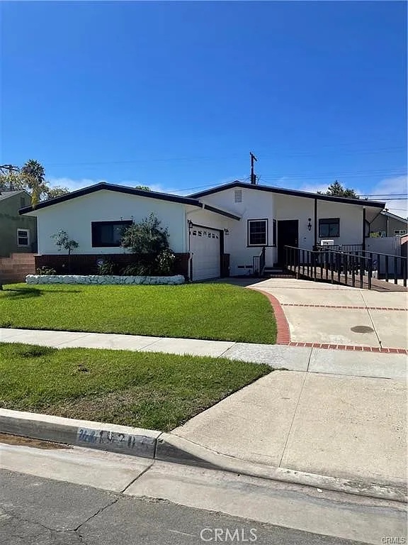 3 bed, 1274 sqft, $5,200 — Photo 1