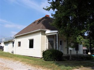 523 S Walnut St, Oakland City, IN 47660
