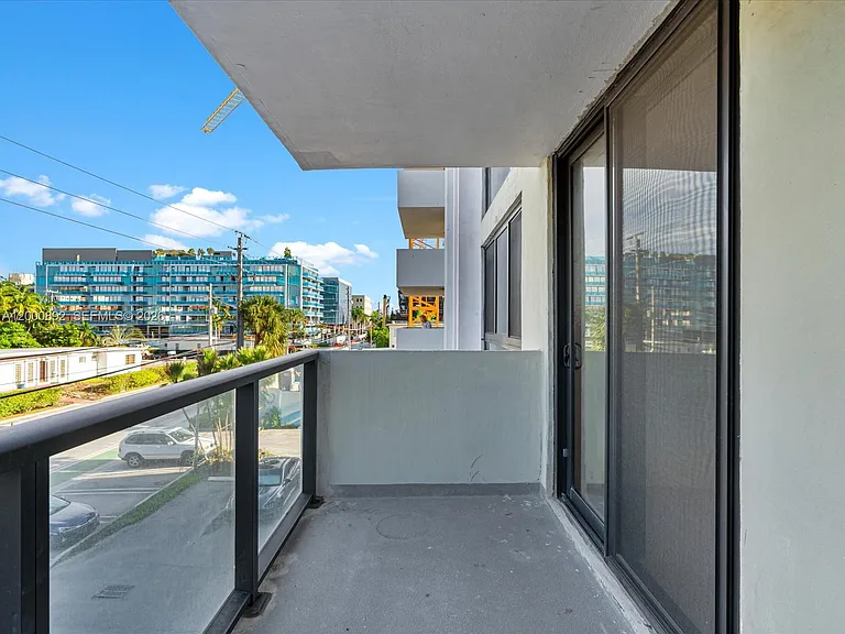 9800 W Bay Harbor Dr #308 — Photo 35