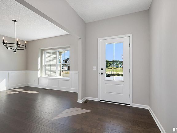 3rd image of 208 W Torrey Pines Dr