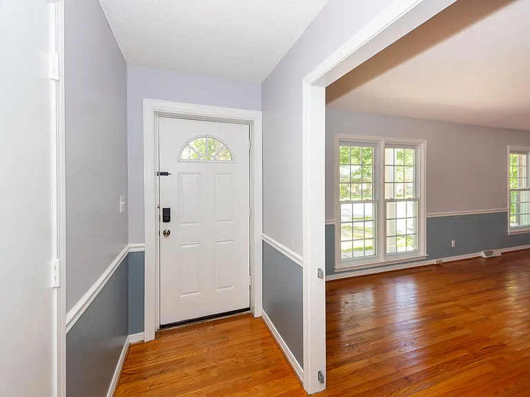 109 Runnymede Ln — Photo 4