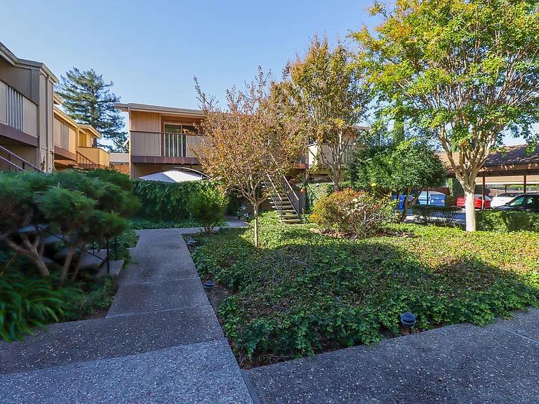 245 W California Ave — Photo 4