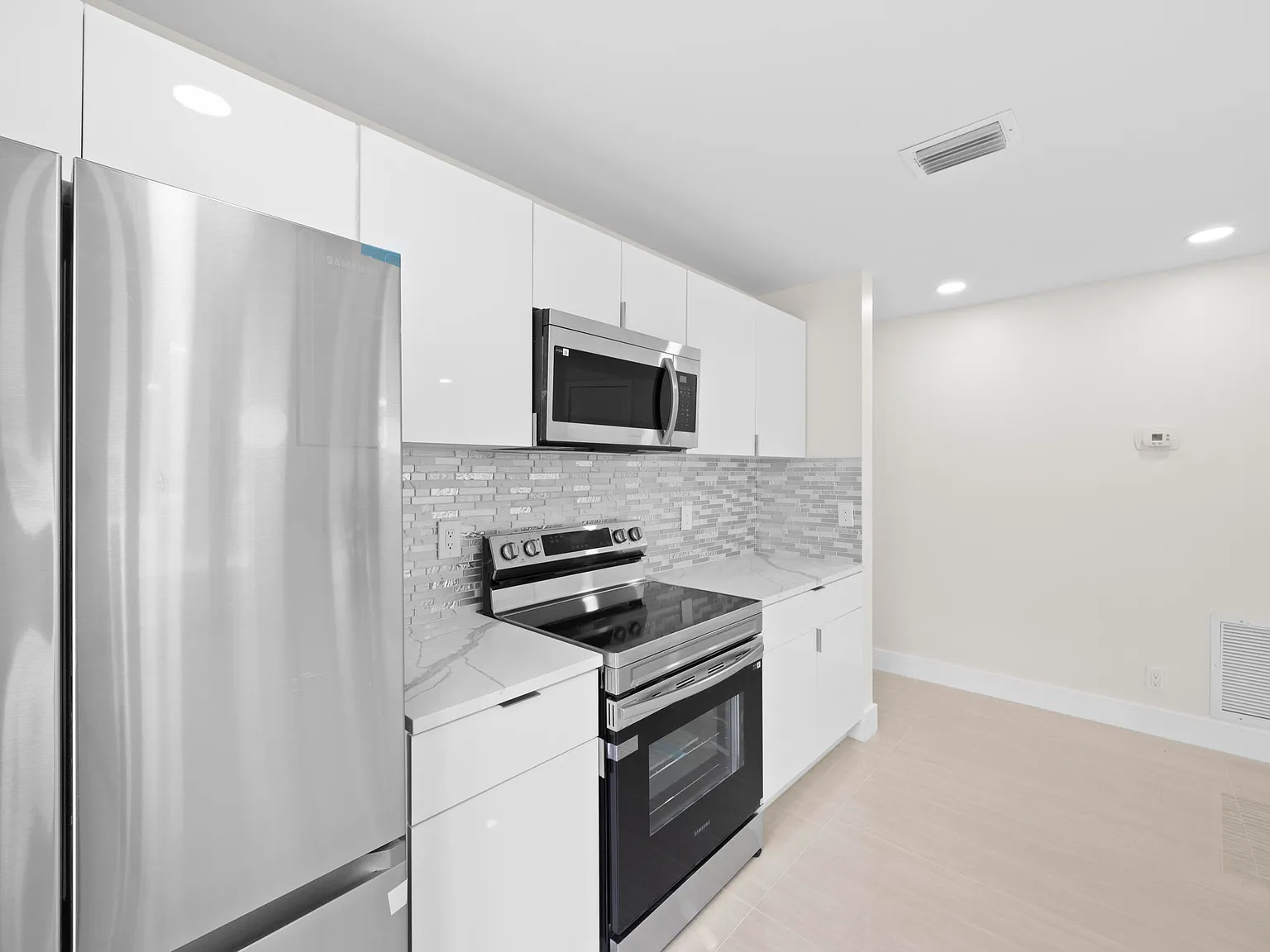2 bed, 2.0 bath, 861 sqft, $2,600 — Photo 2