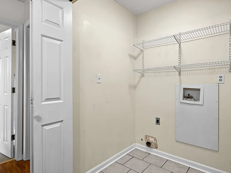 8807 Ryegate Dr — Photo 32