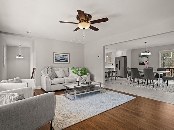 4th image of 115 Pinetree Ln