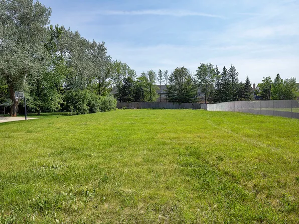 3303 Westview Dr, Northbrook, IL 60062