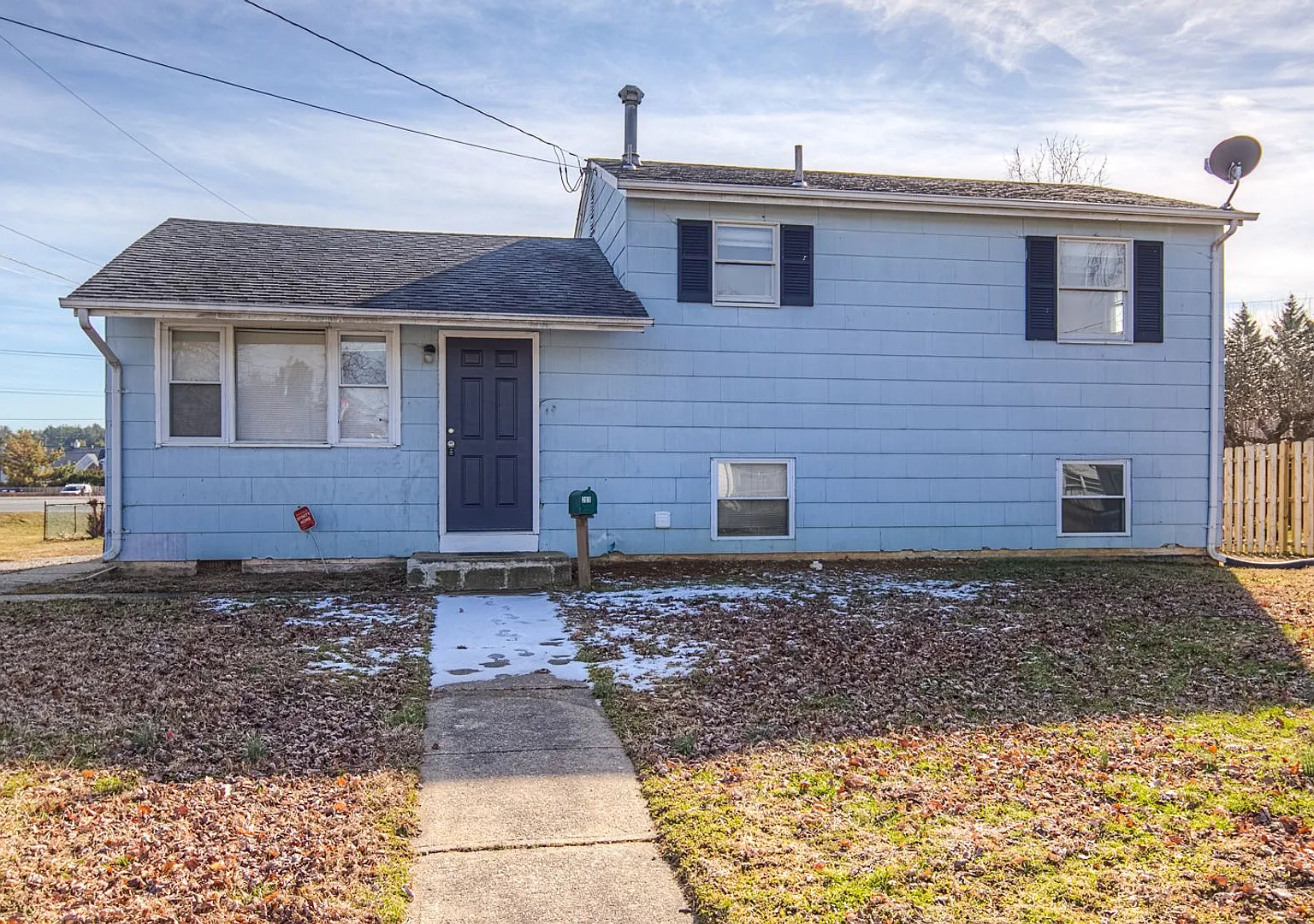 Split Level Near DE/MD line- Showing Friday 8/28 5:30pm-5:45pm and Sunday 8/30 9am-9:15am — Photo 1