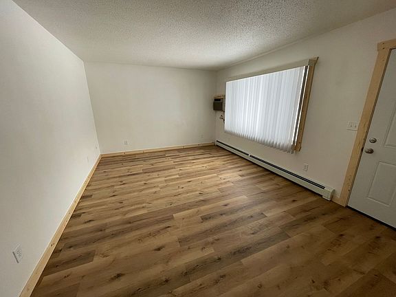 3rd image of 206 6th St W