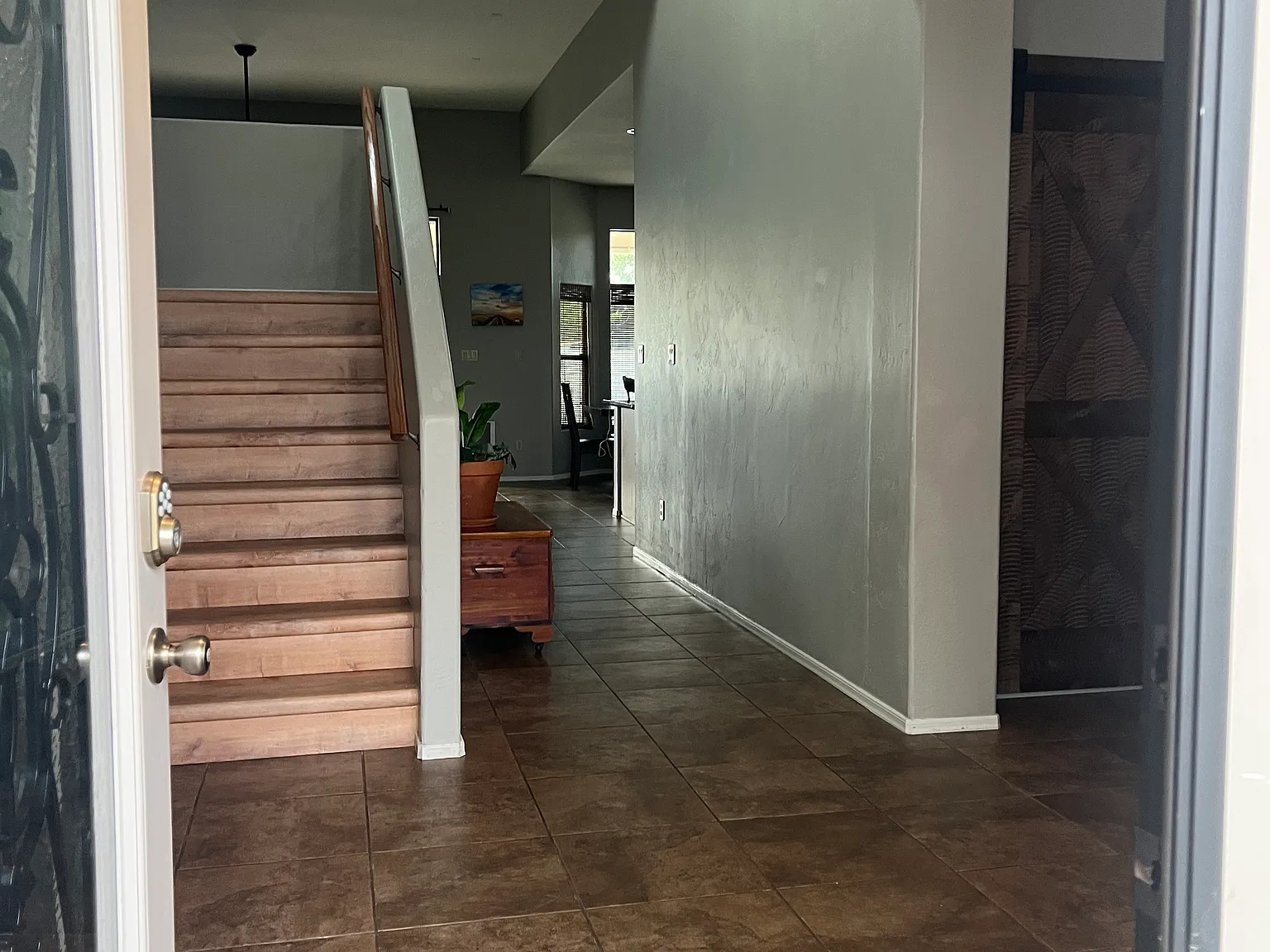 4 bed, 2700 sqft, $4,300 — Photo 3