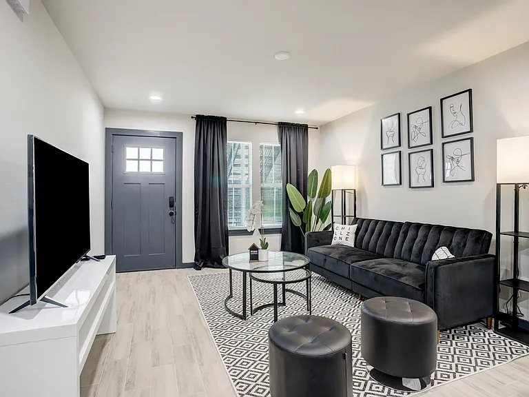 3448 Elgin St #5 — Photo 6