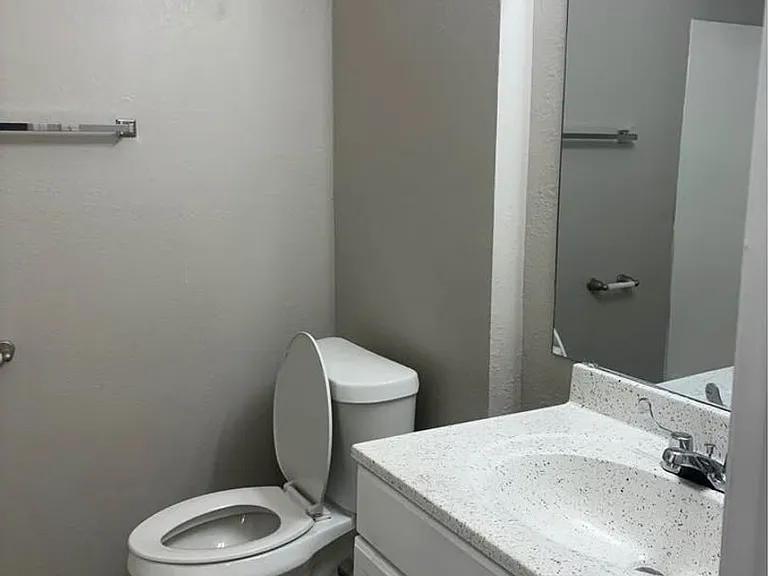 Fairway Apartments — Photo 59