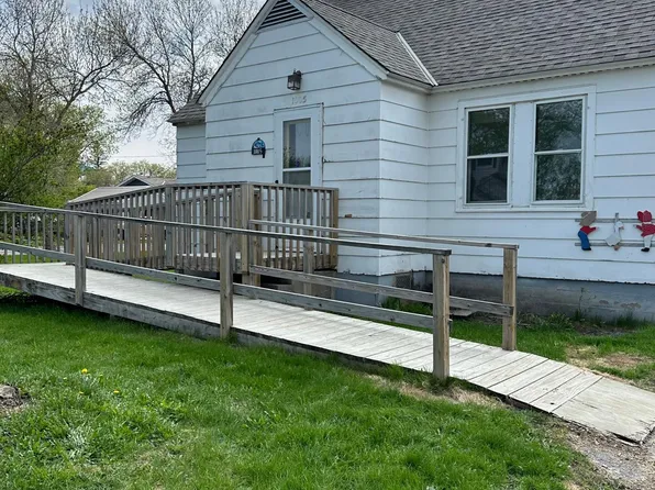 1005 11th St, International Falls, MN 56649