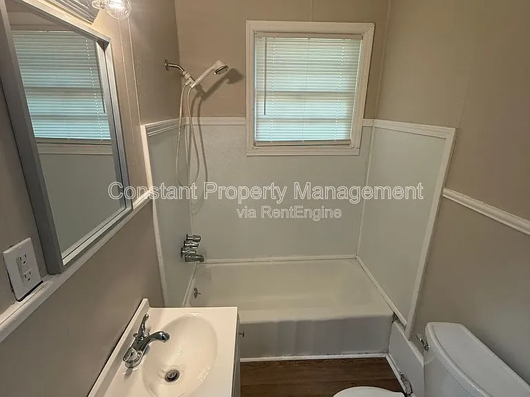 614 W Poplar St — Photo 12