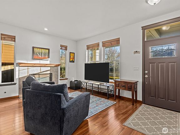 3rd image of 4322 25th Street SE