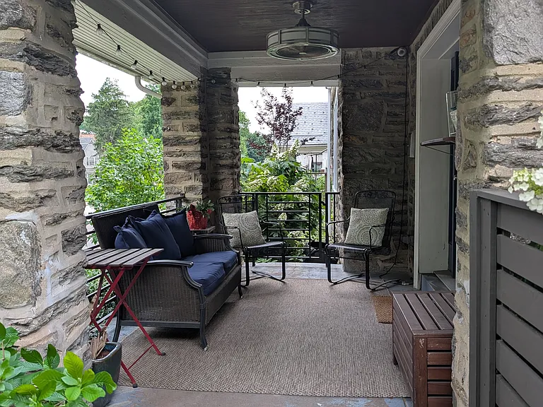 7044 Lincoln Dr — Photo 2