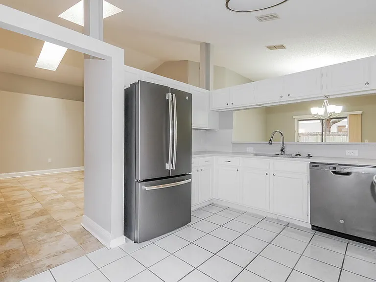 11305 Maybrook Ave — Photo 9