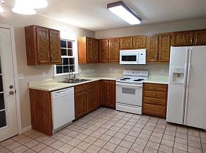 3rd image of 110 Aspen Ct