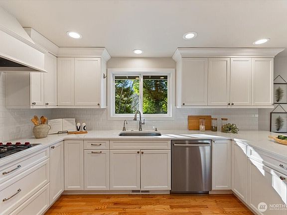 3rd image of 6177 92nd Avenue SE